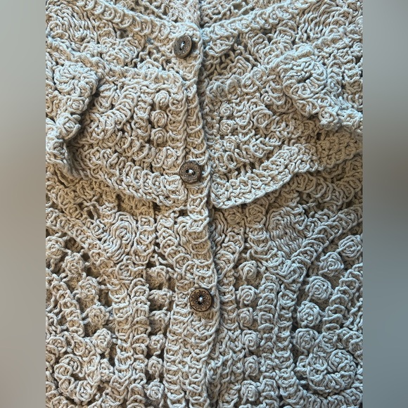 Adorable vintage style tan crochet top - Picture 3 of 5
